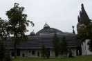 Az épület kupolája a Szent Koronához hasonlít